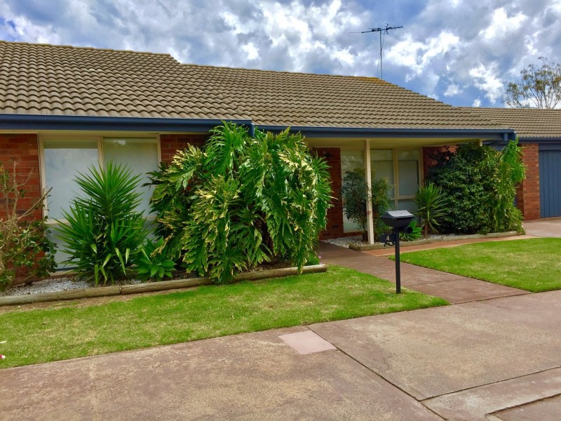 4 Parkside Blvd, Carrum VIC 3197