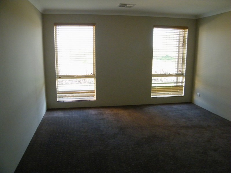 4 Mettams Link, Two Rocks WA 6037