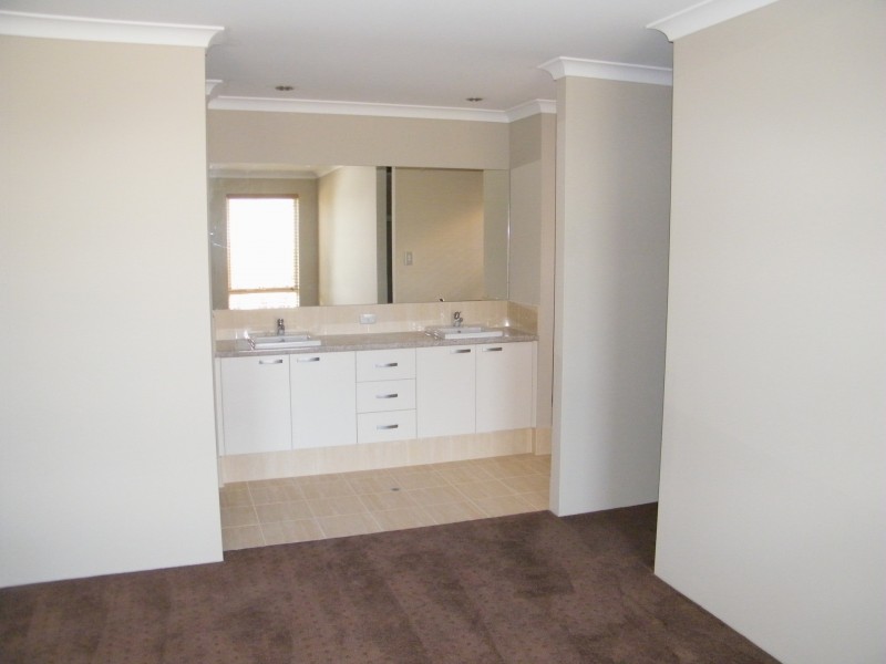 4 Mettams Link, Two Rocks WA 6037