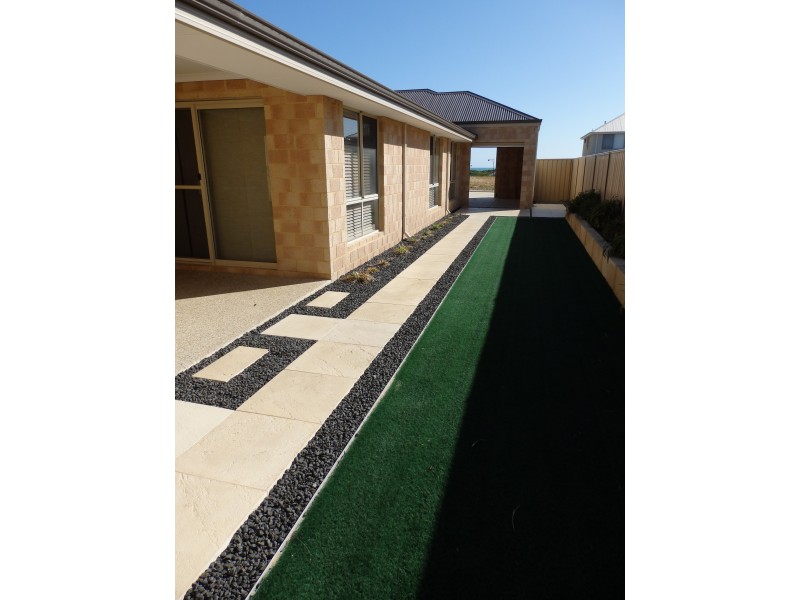 4 Mettams Link, Two Rocks WA 6037