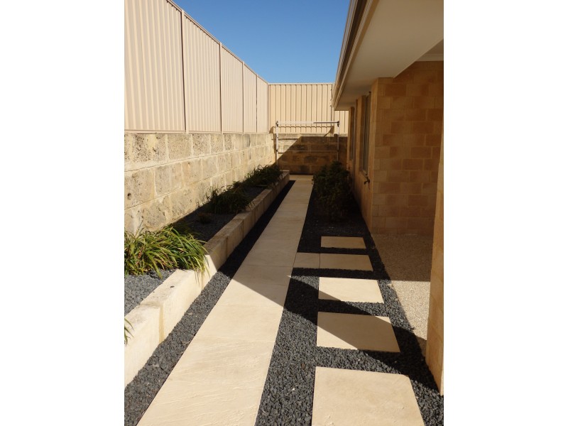 4 Mettams Link, Two Rocks WA 6037