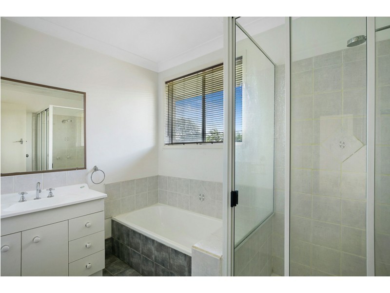 11 Rose Street, Wilsonton QLD 4350