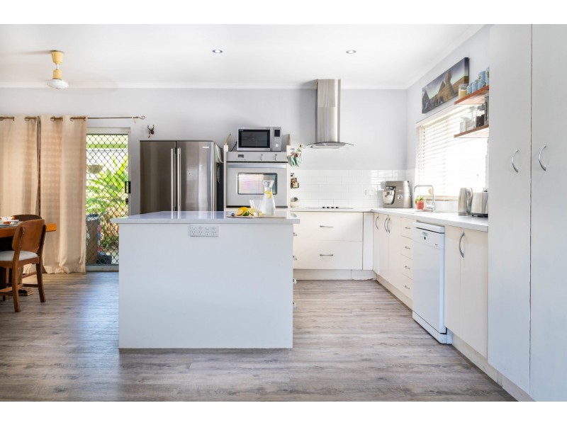 11 Cracknell Road, White Rock QLD 4868