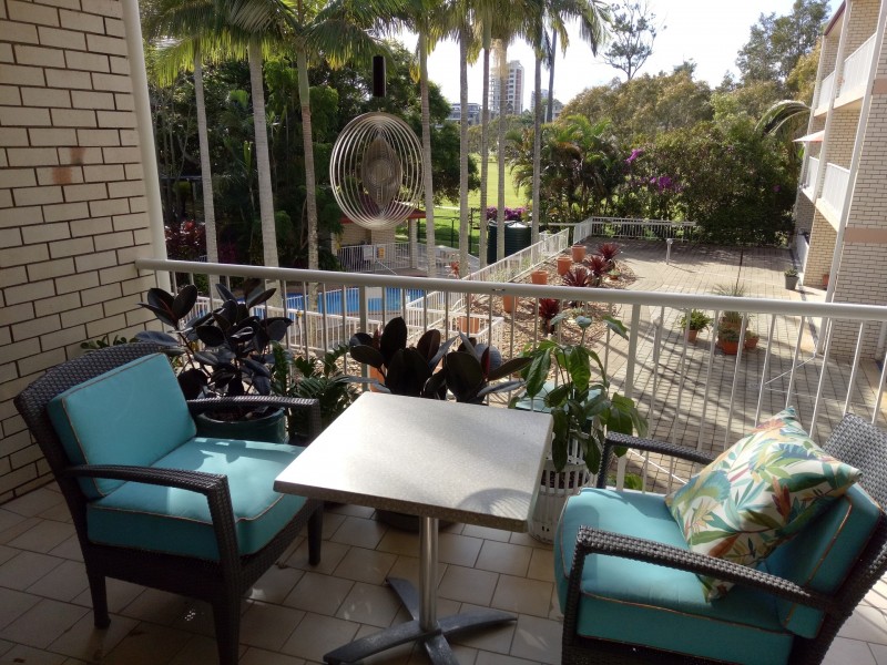 10/54 Dutton, Coolangatta QLD 4225