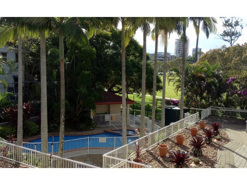 10/54 Dutton, Coolangatta QLD 4225