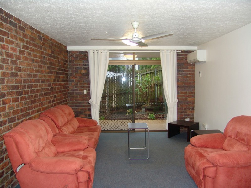 1/24 Underhill Av, Indooroopilly QLD 4068