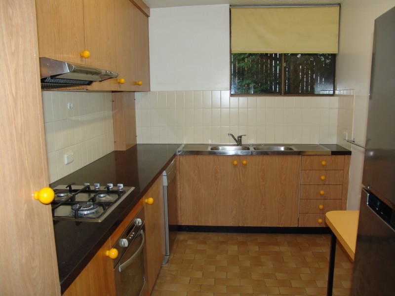 1/24 Underhill Av, Indooroopilly QLD 4068