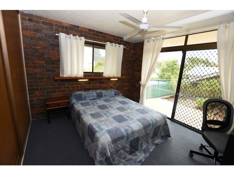 1/24 Underhill Av, Indooroopilly QLD 4068