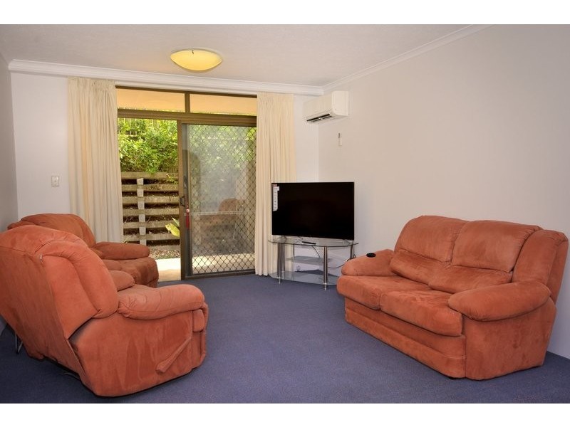 1/24 Underhill Av, Indooroopilly QLD 4068