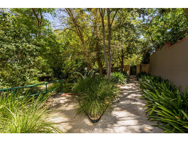 12/4 Crawley Avenue, Crawley WA 6009