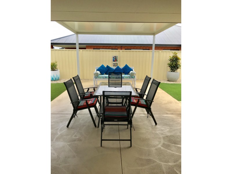 9 Robusta Road, Eaton WA 6232