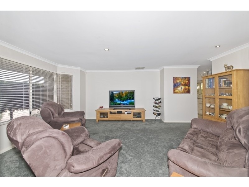 9 Hudson Drive, Dudley Park WA 6210