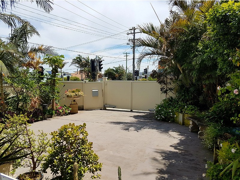 57 Griffin Road, North Curl Curl NSW 2099