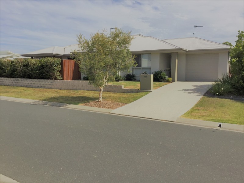 A&B/14 Tarwhine Place, Mountain Creek QLD 4557