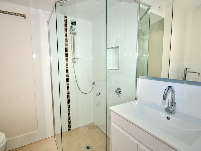 4/24 Underhill Av, Indooroopilly QLD 4068