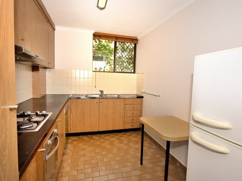 4/24 Underhill Av, Indooroopilly QLD 4068