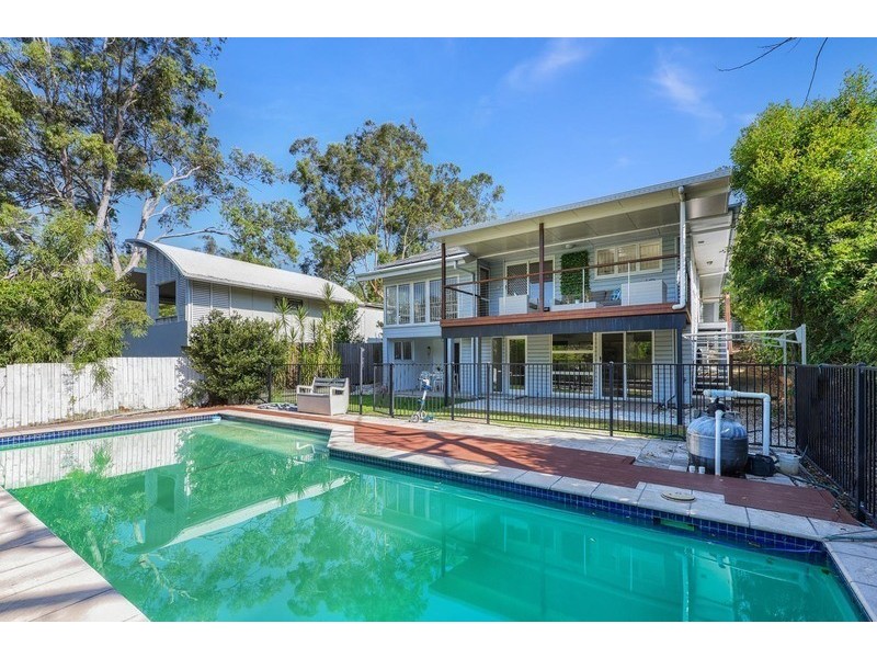 60 Meiers Rd, Indooroopilly QLD 4068