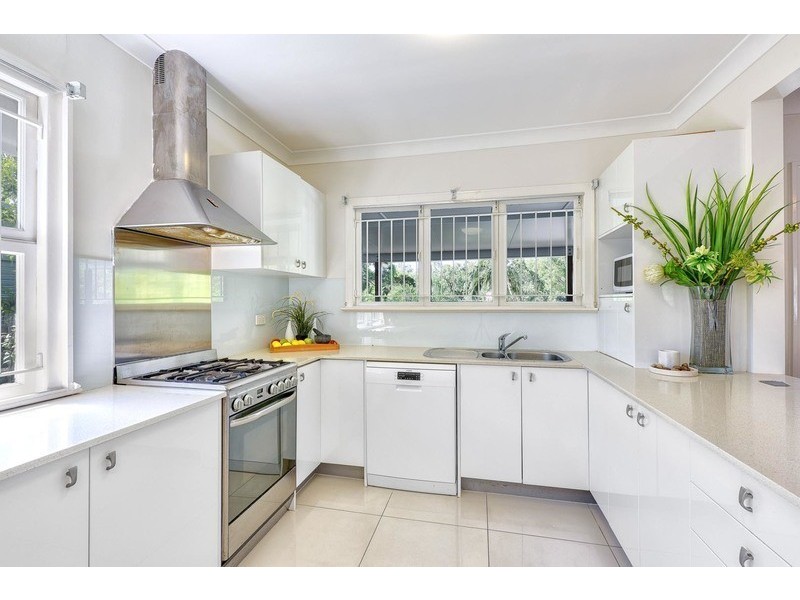 60 Meiers Rd, Indooroopilly QLD 4068