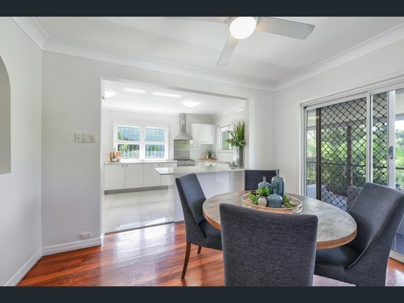 60 Meiers Rd, Indooroopilly QLD 4068