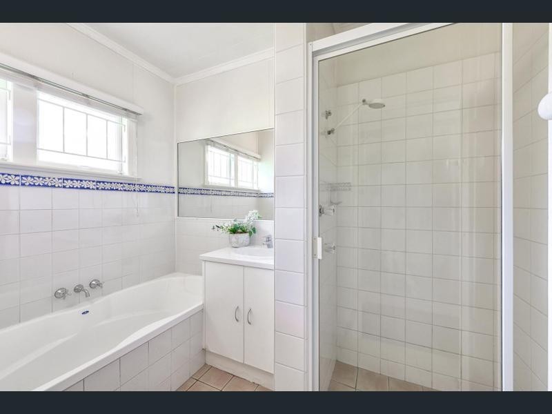 60 Meiers Rd, Indooroopilly QLD 4068