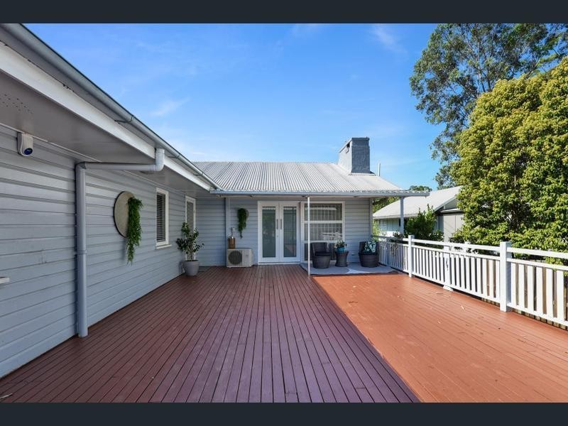 60 Meiers Rd, Indooroopilly QLD 4068