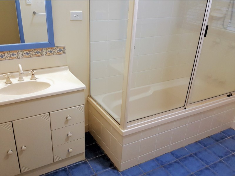 49 Menzies Street, Park Avenue QLD 4701