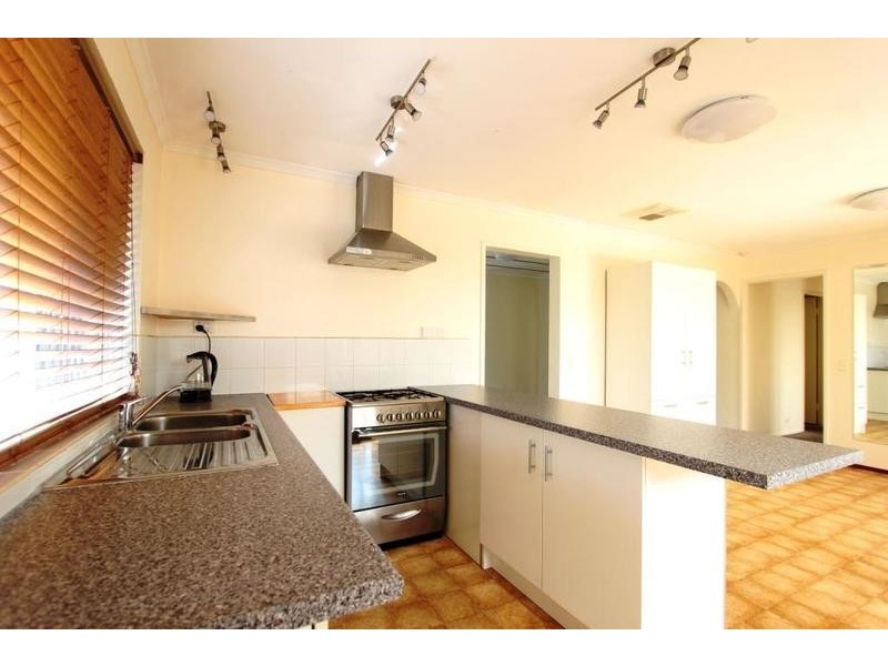 8 Jubilee Road, Forrestfield WA 6058