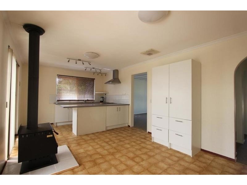 8 Jubilee Road, Forrestfield WA 6058