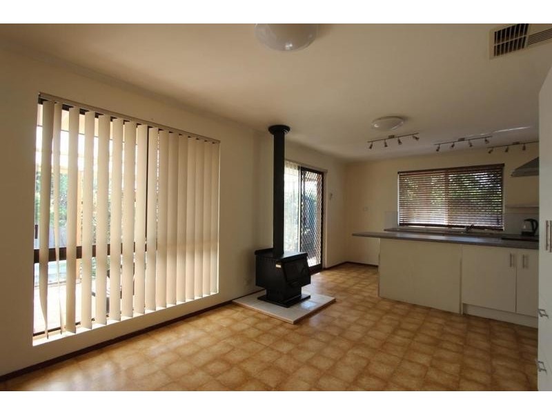 8 Jubilee Road, Forrestfield WA 6058