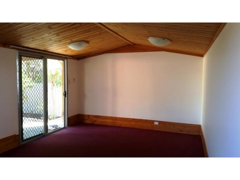 8 Jubilee Road, Forrestfield WA 6058