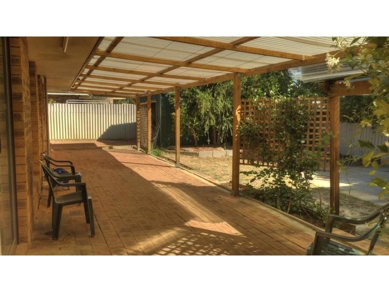 8 Jubilee Road, Forrestfield WA 6058