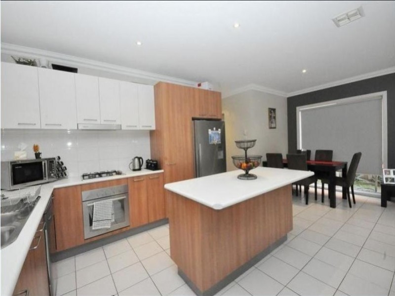 8 Viewbank Circuit, Roxburgh Park VIC 3064