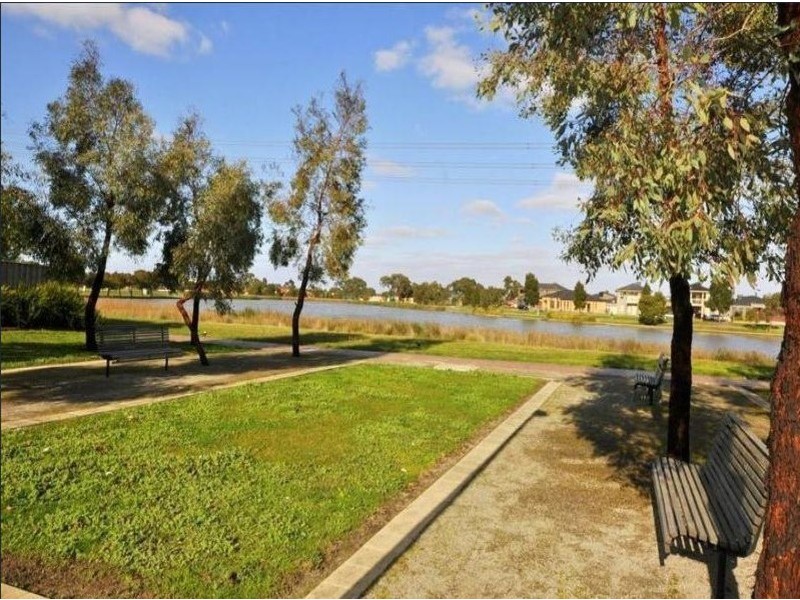 8 Viewbank Circuit, Roxburgh Park VIC 3064