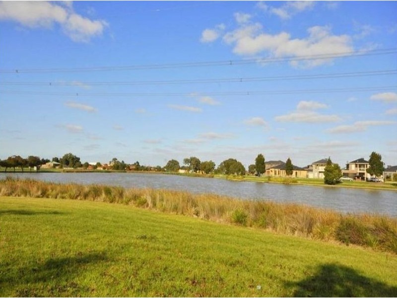 8 Viewbank Circuit, Roxburgh Park VIC 3064