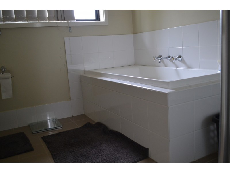 18 O’Neille Crescent, Lurnea NSW 2170