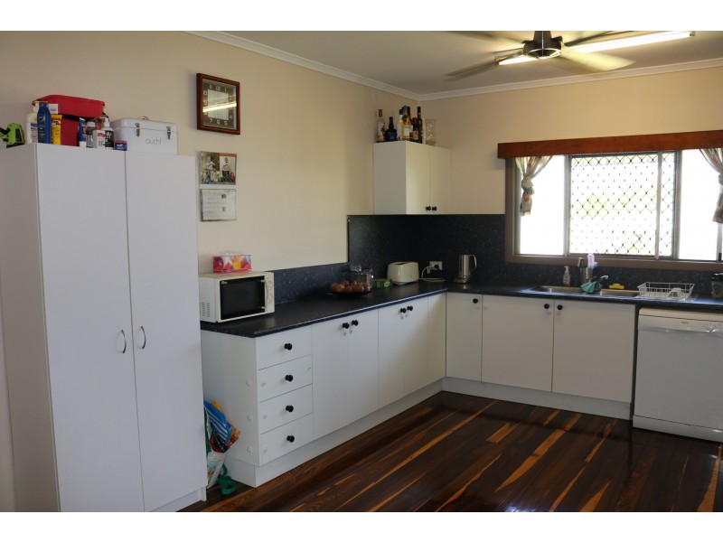 8 Belvedere Avenue, Belvedere QLD 4860