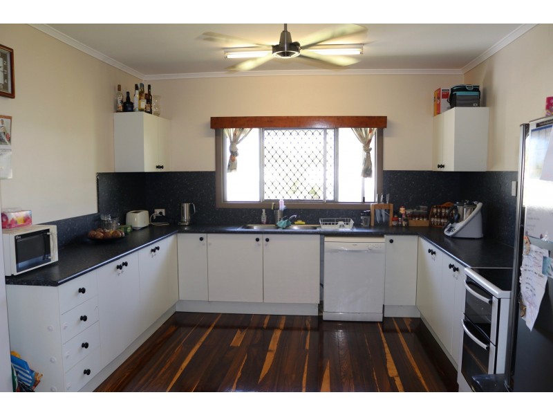 8 Belvedere Avenue, Belvedere QLD 4860