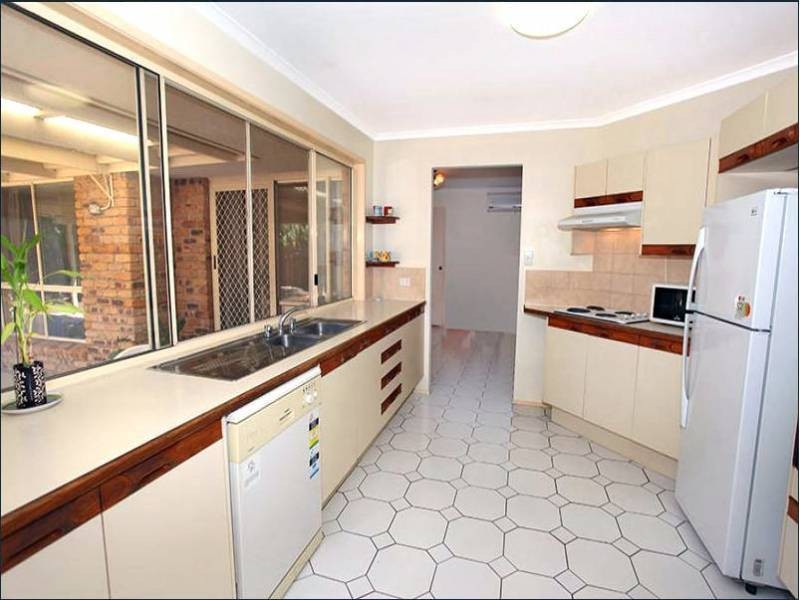 9 Marana St, Warana QLD 4575