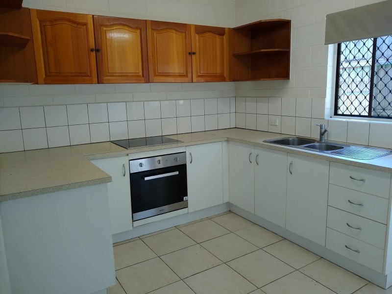 2/5 Pioneer Street, Manoora QLD 4870