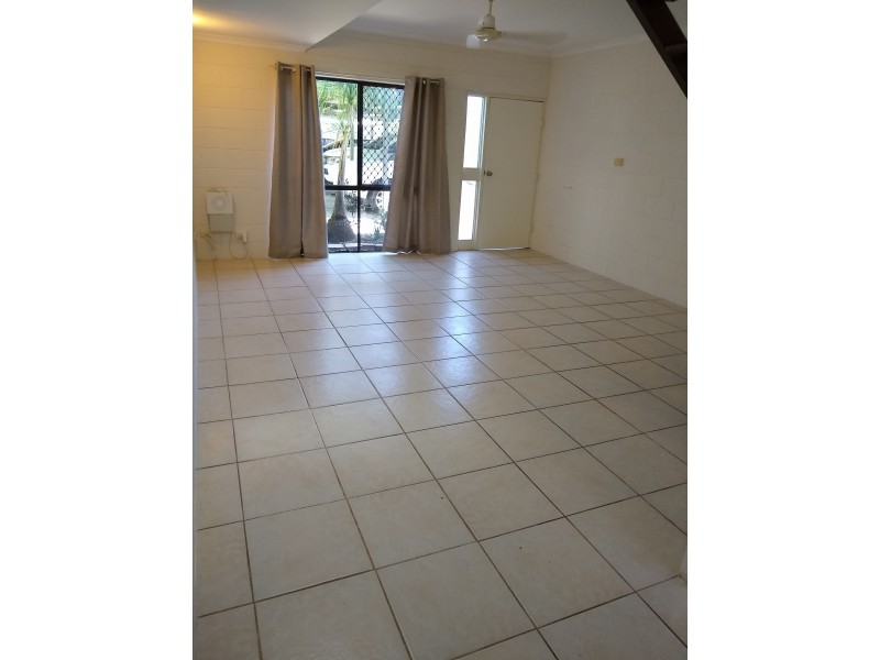 2/5 Pioneer Street, Manoora QLD 4870