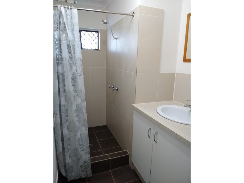 2/5 Pioneer Street, Manoora QLD 4870