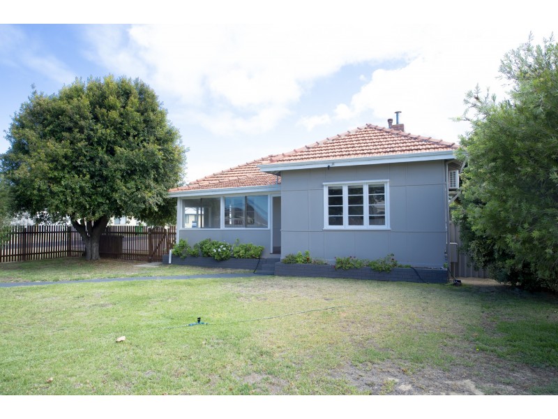 11 Lowe Street, Carey Park WA 6230