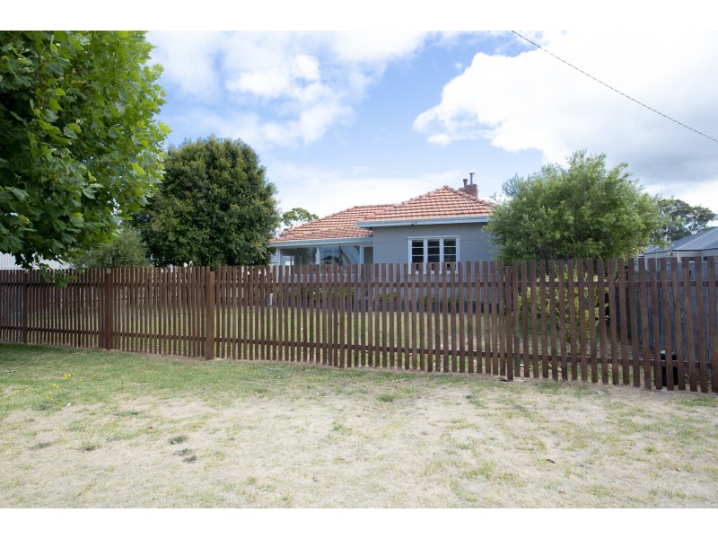 11 Lowe Street, Carey Park WA 6230