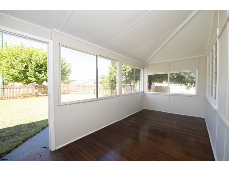 11 Lowe Street, Carey Park WA 6230