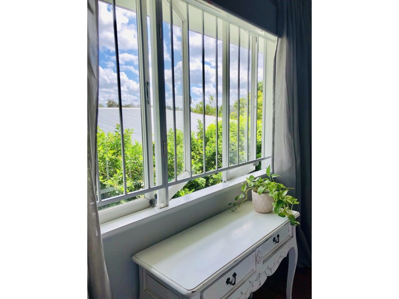 11 Euree street, Kenmore QLD 4069