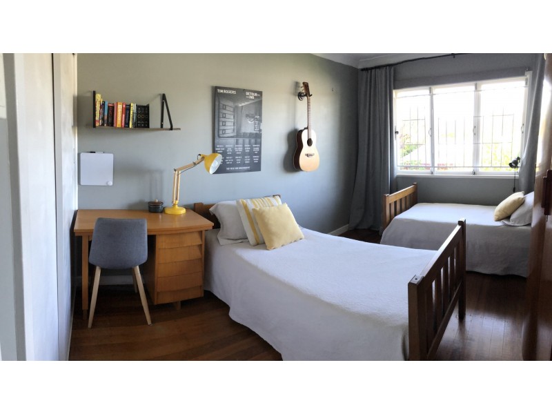 11 Euree street, Kenmore QLD 4069