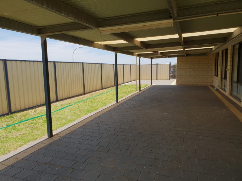 21 Brittania Parade, Wandina WA 6530