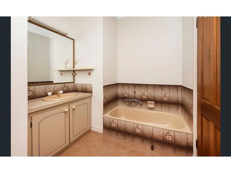 32 Wilkinson Crescent, Bellfield VIC 3081