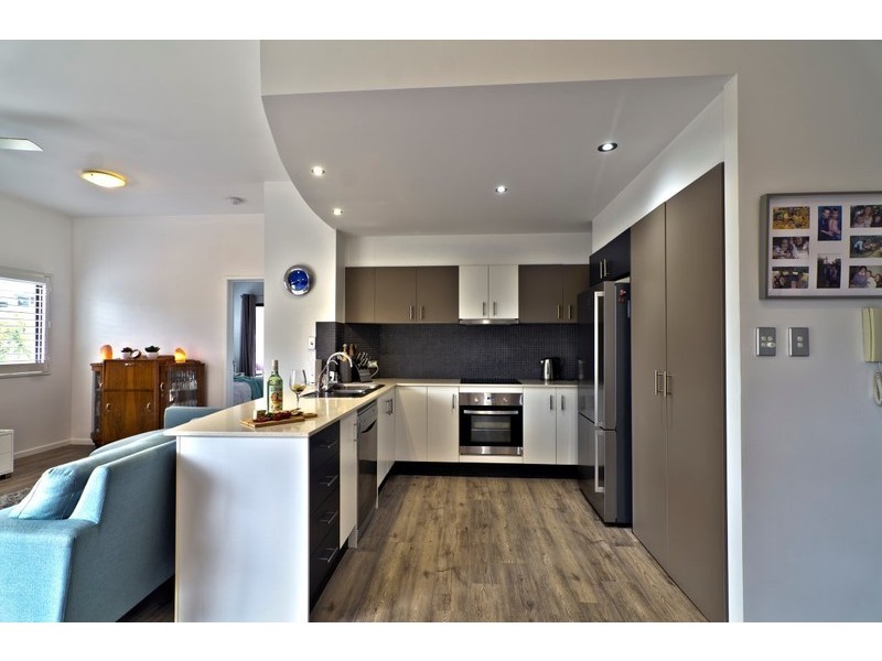 1/77 McLean Street, Coolangatta QLD 4225