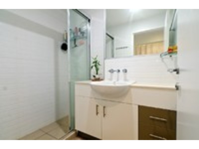 1/77 McLean Street, Coolangatta QLD 4225